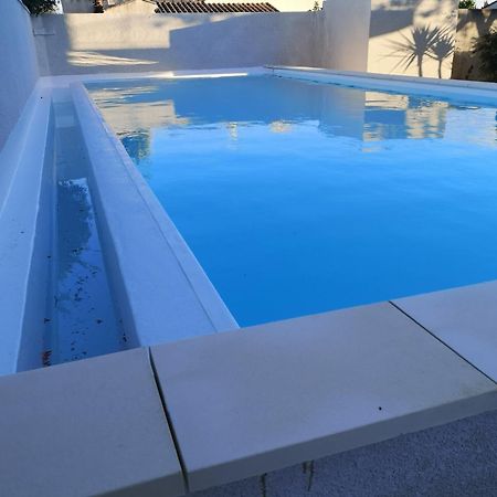 Appartement Dans Villa Avec Piscine Et Jardin Marguerittes Exterior photo